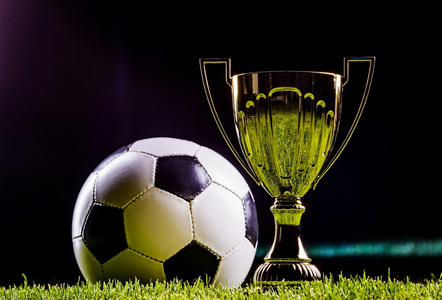 科曼和姆巴 科曼和姆巴