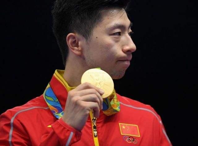 再以标志性